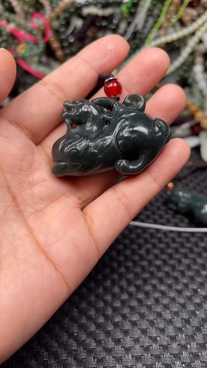 和田玉未镶嵌颈饰1