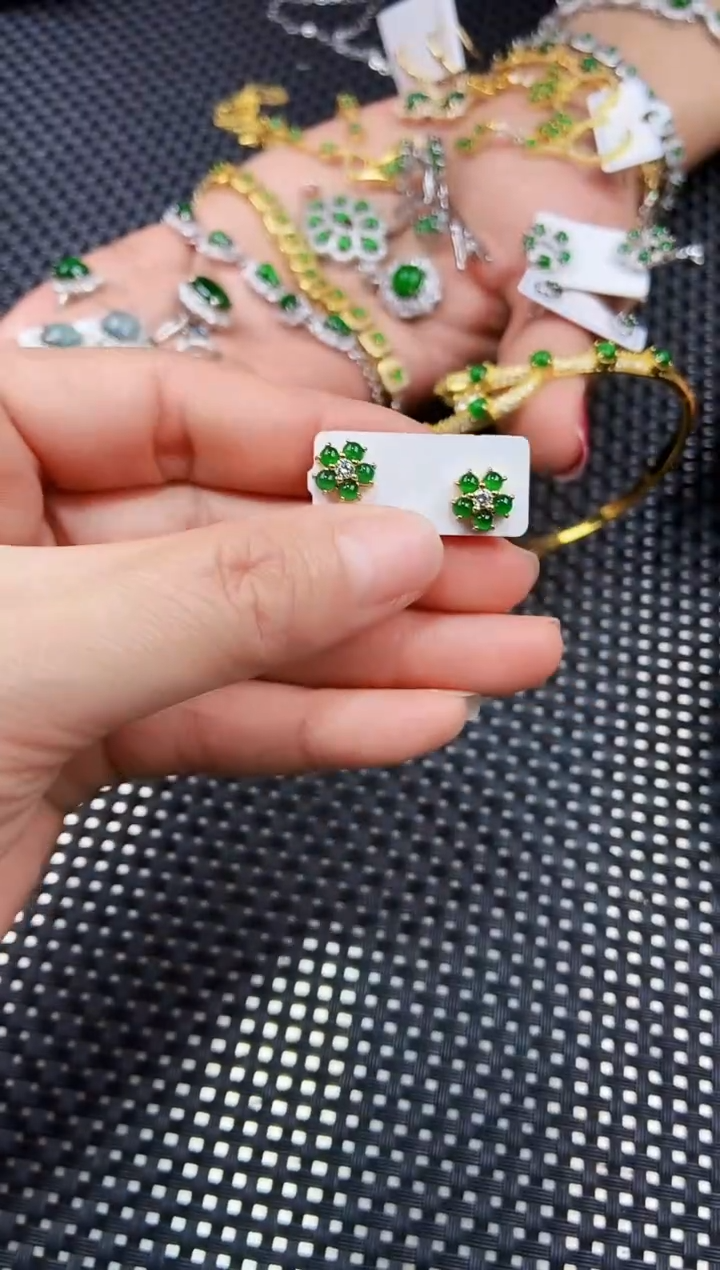 【闪购商品】翡翠耳饰未镶嵌111111111
