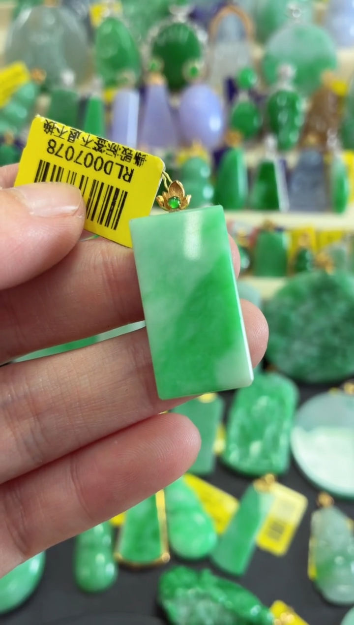 吊坠(不含链)18K金镶嵌翡翠挂件