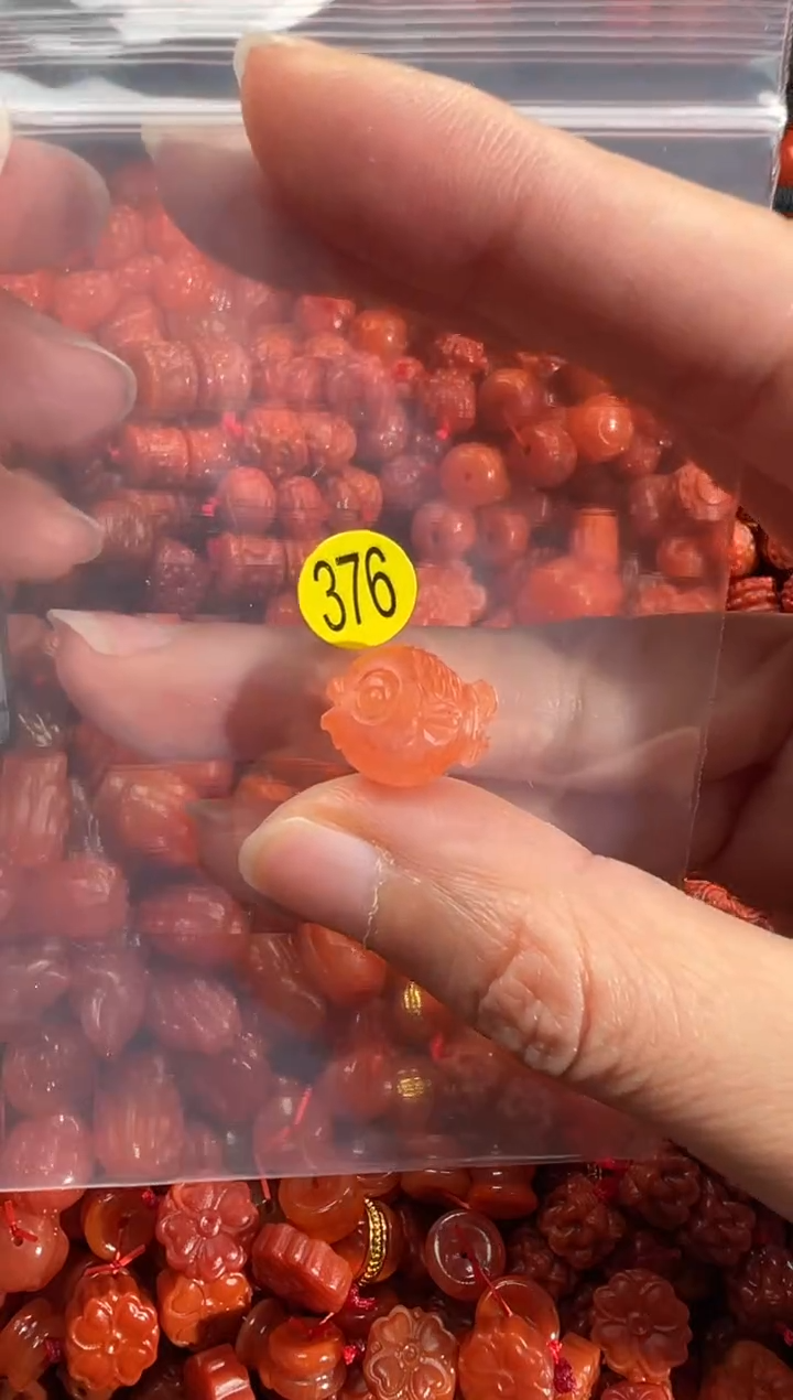 南红玛瑙未镶嵌颈饰1