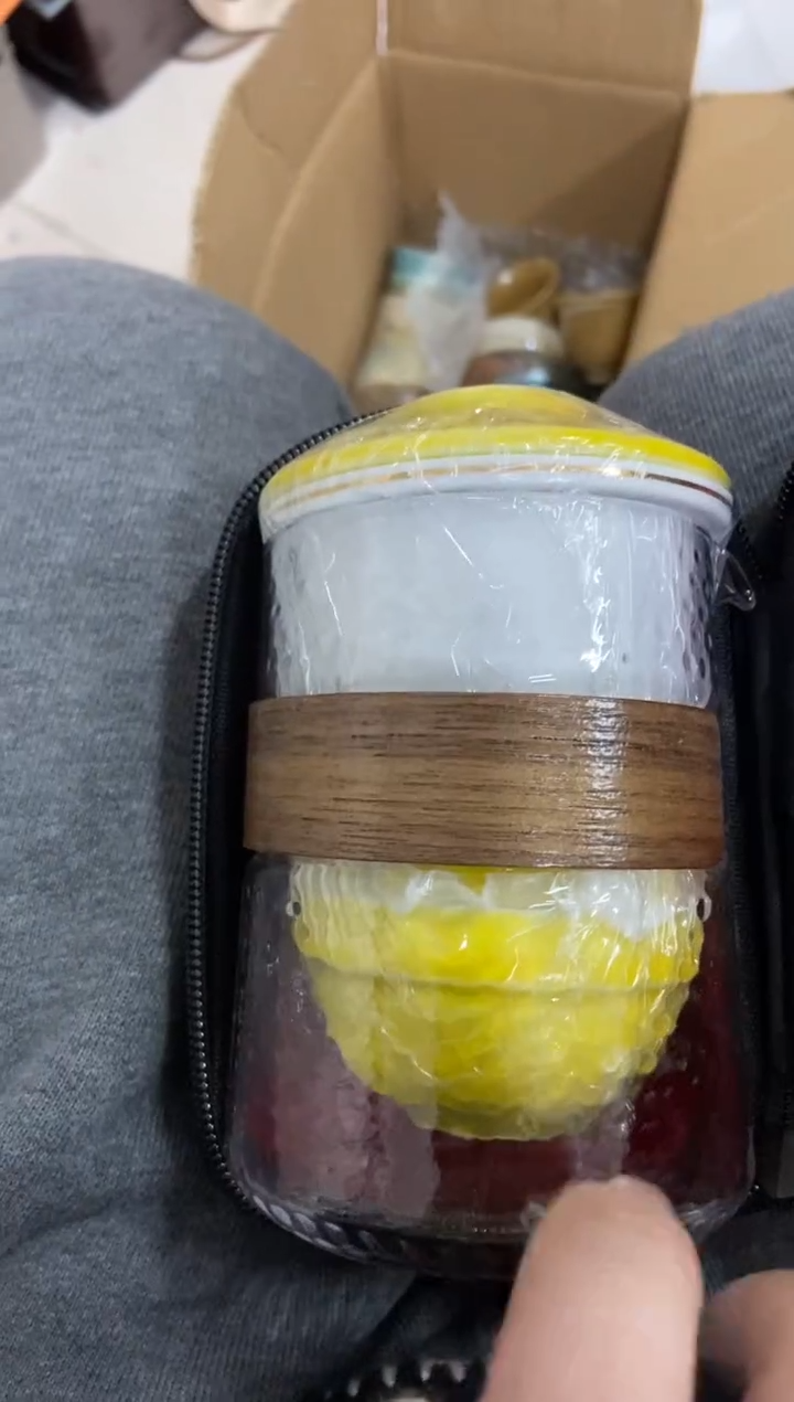 杯子瓷无运费险不带礼盒略有瑕疵有点脏介意勿拍