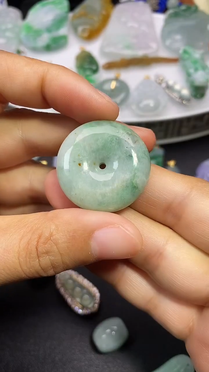 颈饰未镶嵌翡翠吊坠