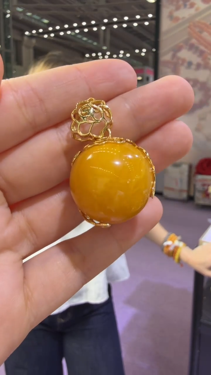 琥珀颈饰未镶嵌301秒拍号假一罚三