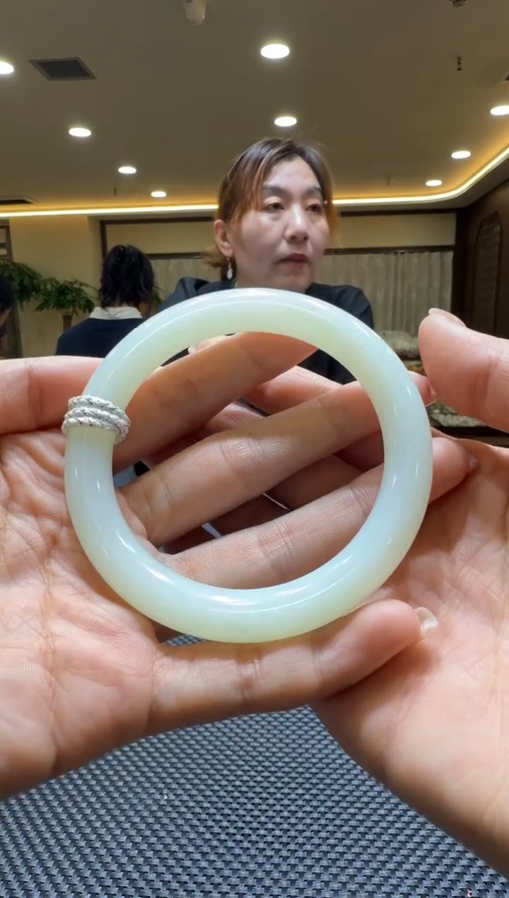 颈饰未镶嵌和田玉手镯69圆条