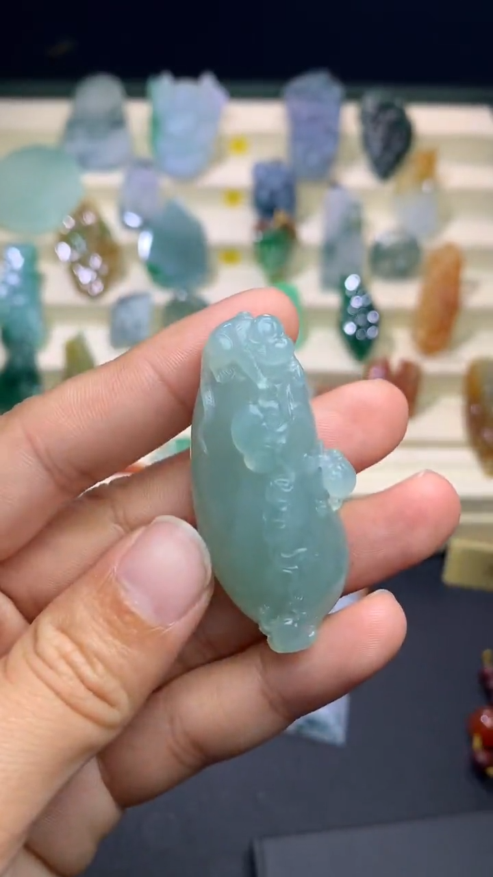 【闪购商品】定制翡翠未镶嵌      如意瓜