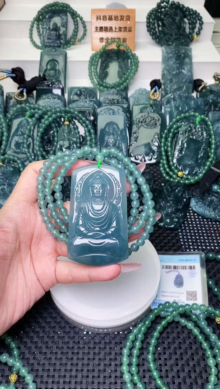 颈饰未镶嵌翡翠 