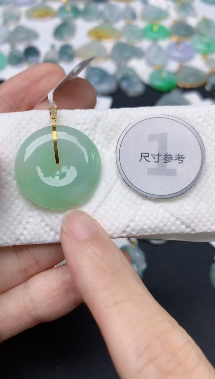 翡翠18K金镶嵌颈饰天然缅甸A货翡翠