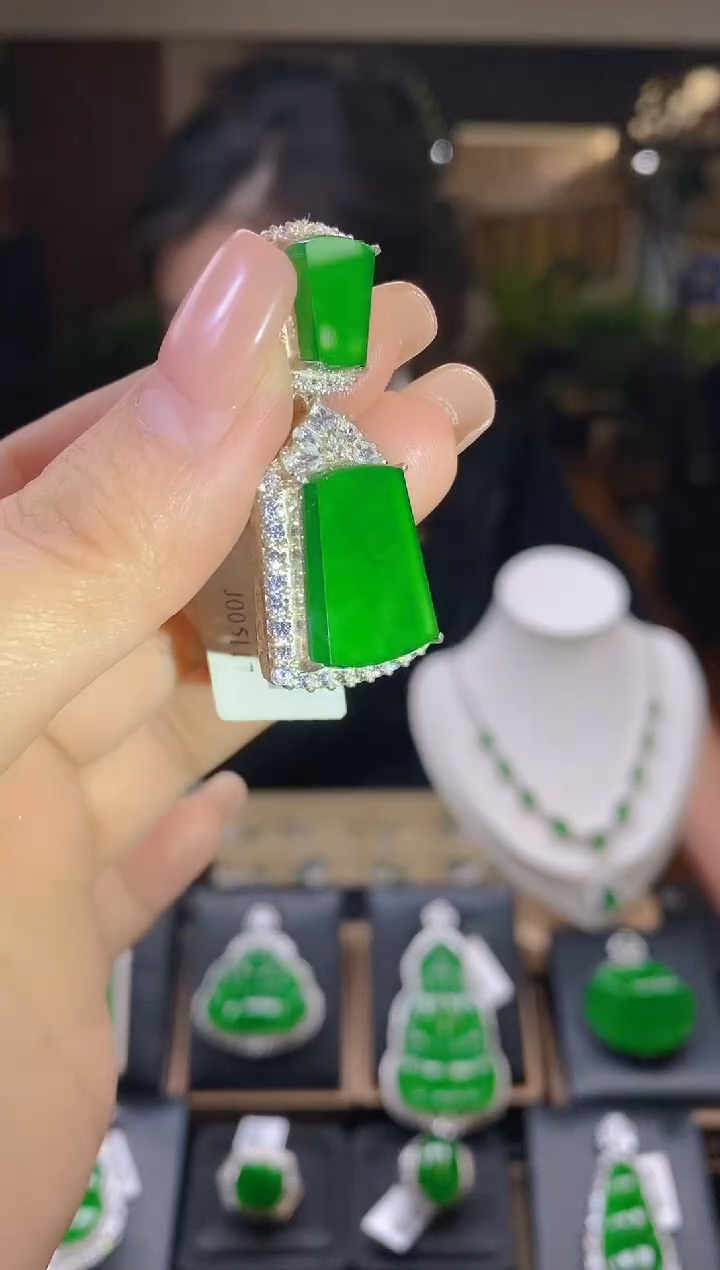 【闪购商品】翡翠吊坠(不含链)未镶嵌翡翠吊坠