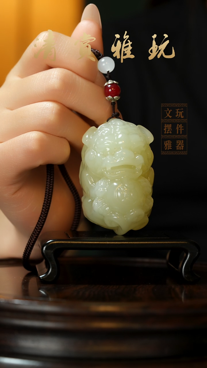 玉《有求貔貅》手把件摆件