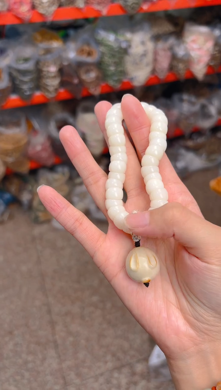 吊坠菩提根/象牙果白色大肠 馒头兔
