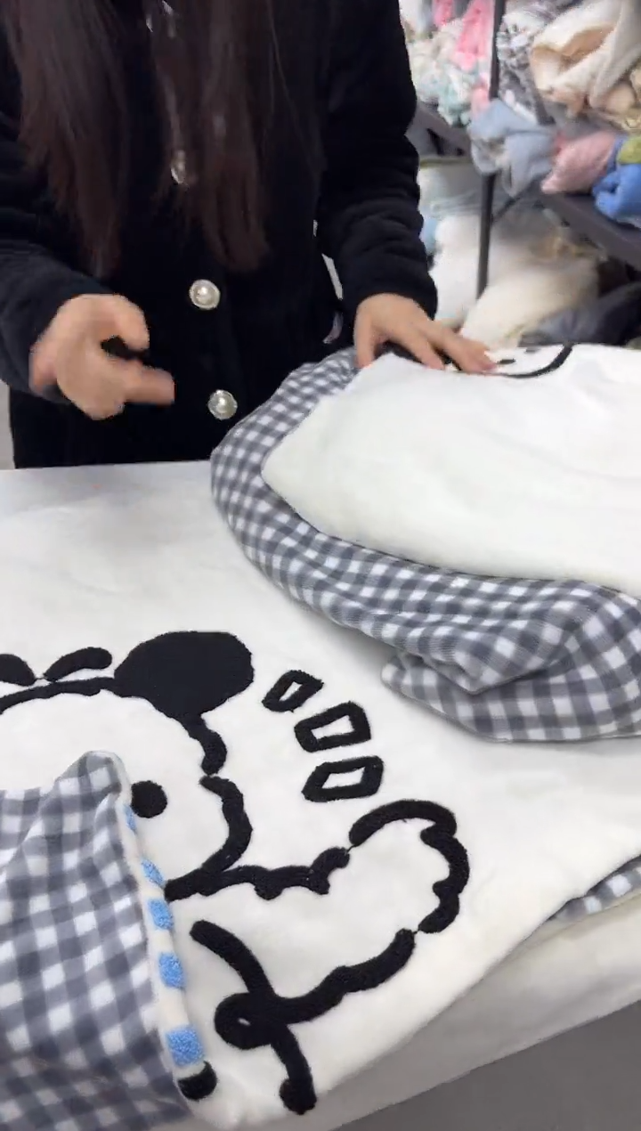 氨纶2米毛巾绣四件套小狗破洞