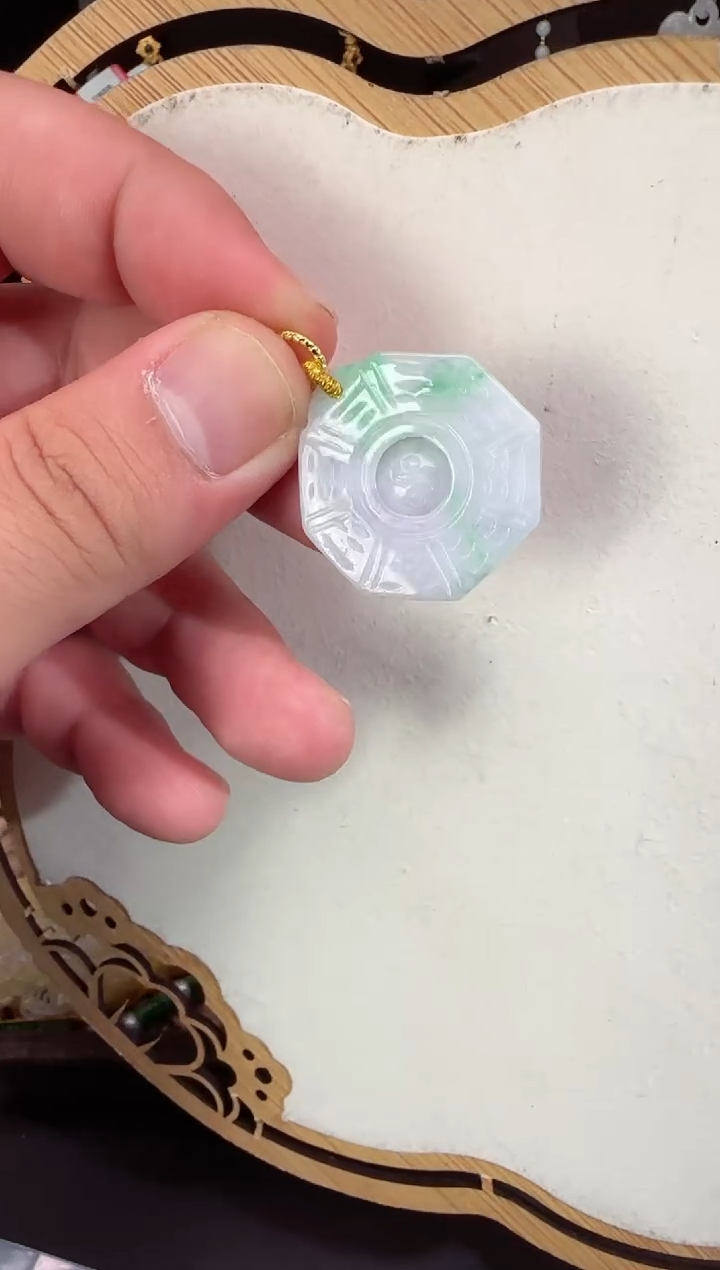 【闪购商品】翡翠颈饰未镶嵌牌子