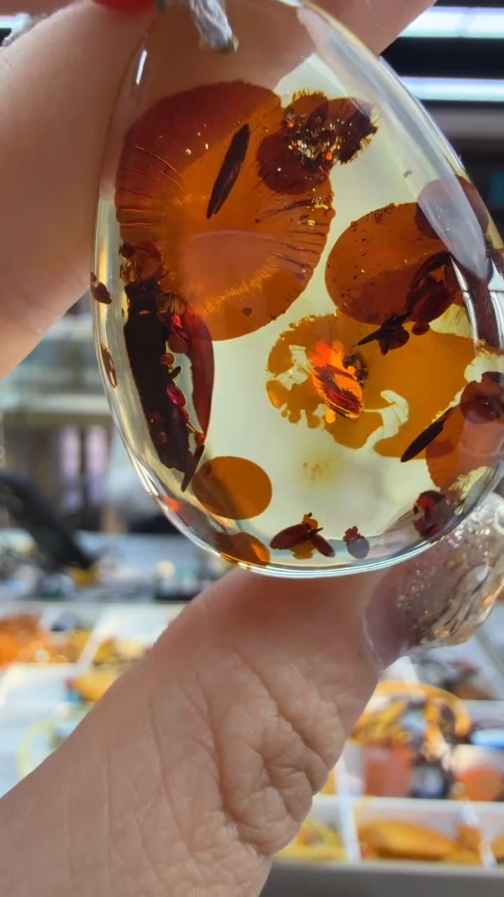 琥珀颈饰未镶嵌111秒拍号 假一罚三 