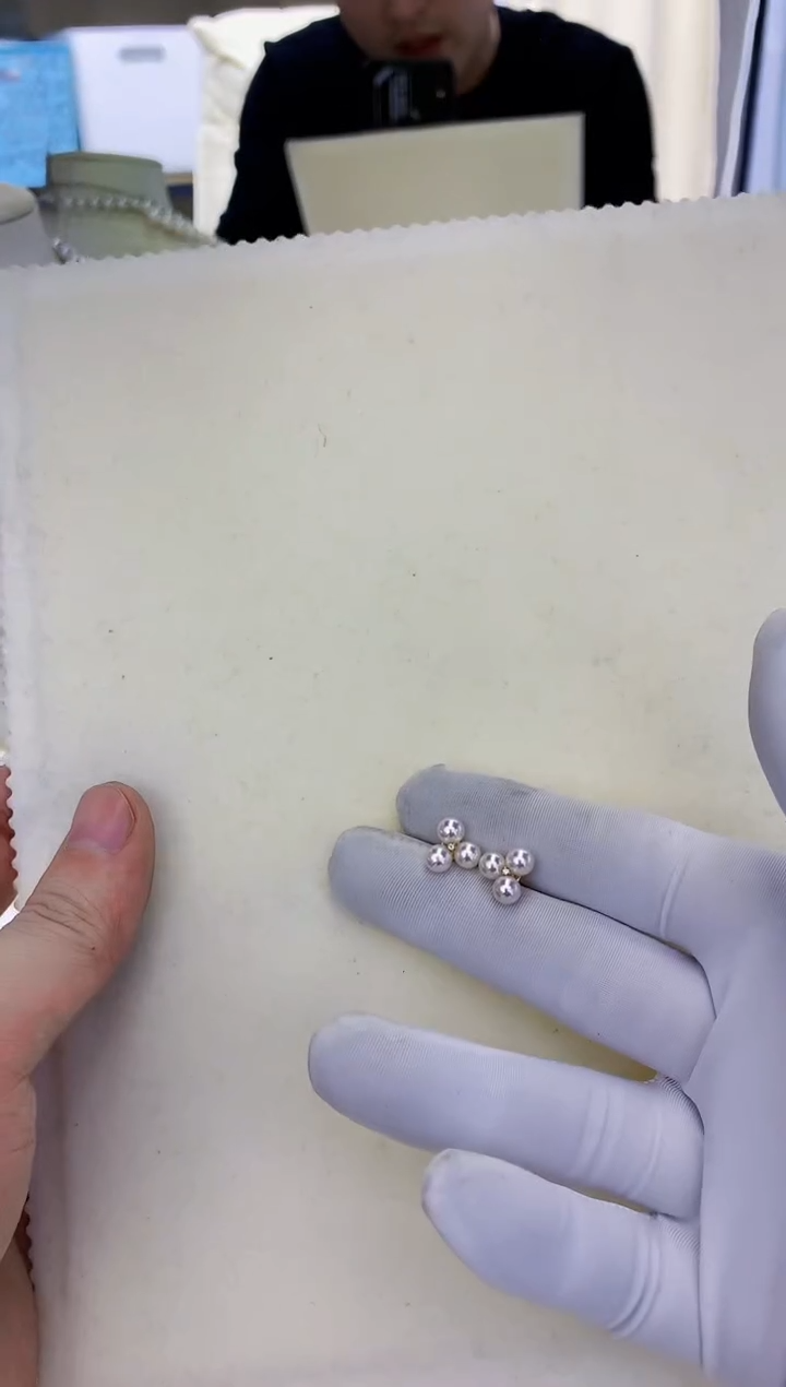 18K金镶嵌饰品海水珍珠三叶草耳钉