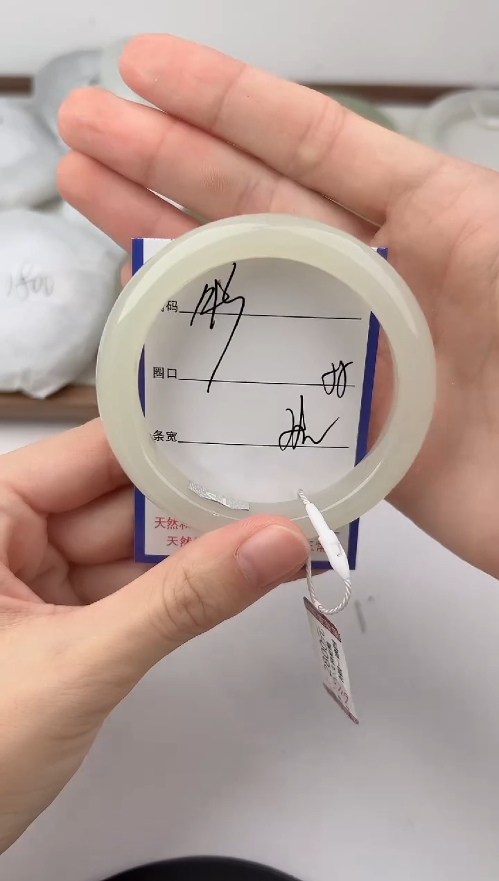 未镶嵌手镯和田玉143颜色微差无瑕疵