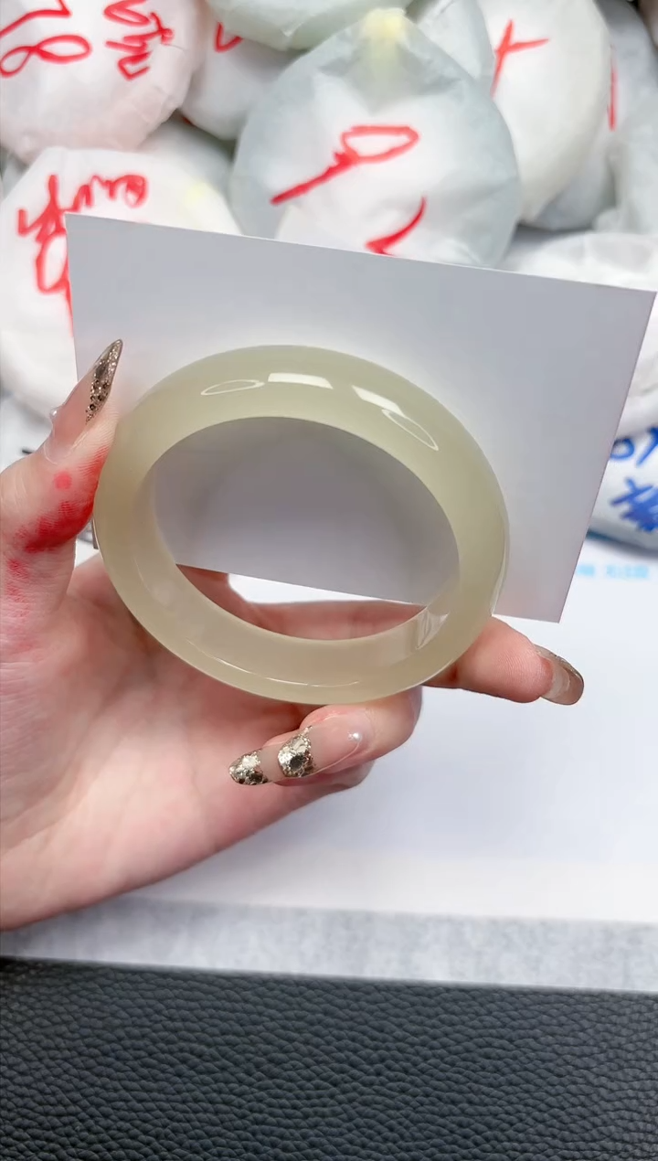 【闪购商品】石英质玉手镯未镶嵌127-