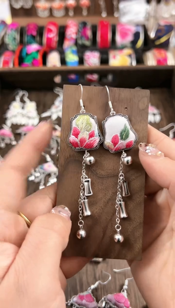 【闪购商品】织绣民族风老绣饰品214