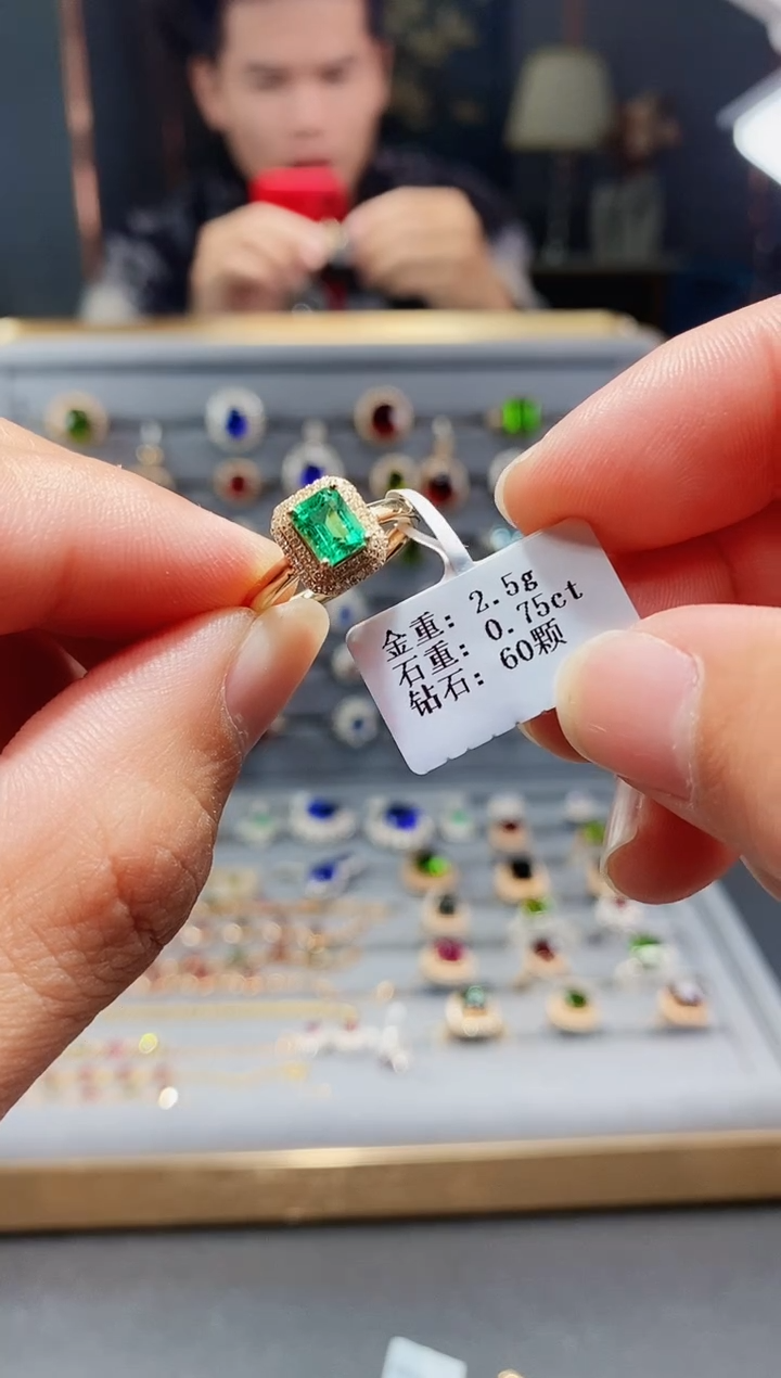 【闪购商品】祖母绿戒指18K金镶嵌0.75.