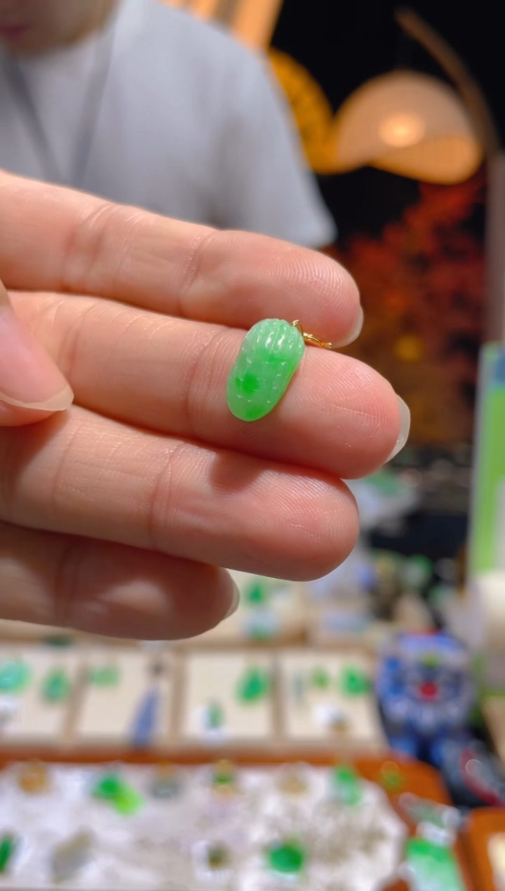 翡翠18K金镶嵌颈饰假一赔三