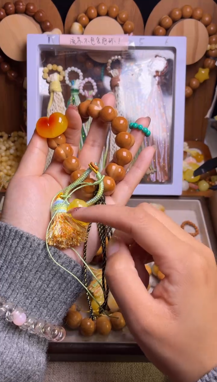 手串猴头核桃奔****儿全品新品高桃16.5俏色心绿跑环葫芦流苏吊坠