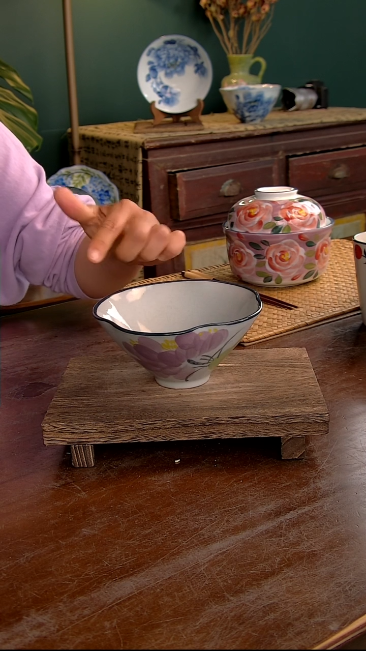 瓷片5.7英寸花口碗-紫荷