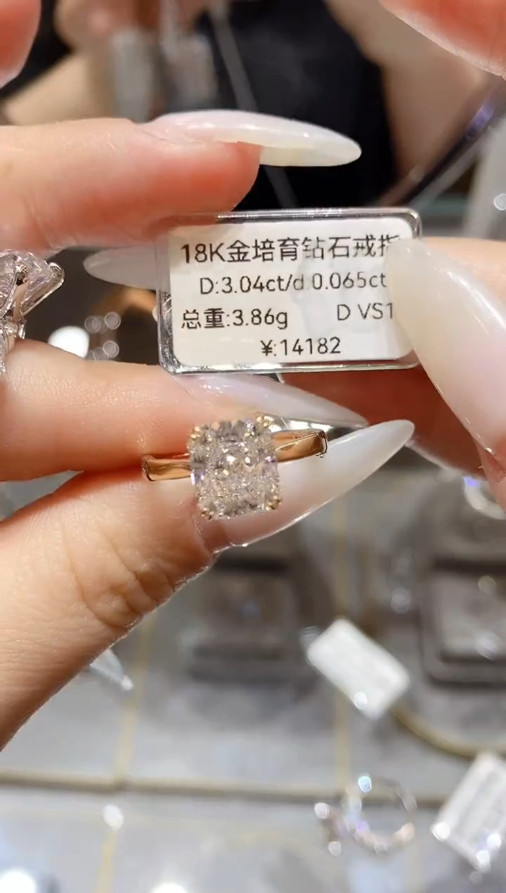 18K金镶嵌实验室培育钻石3.04