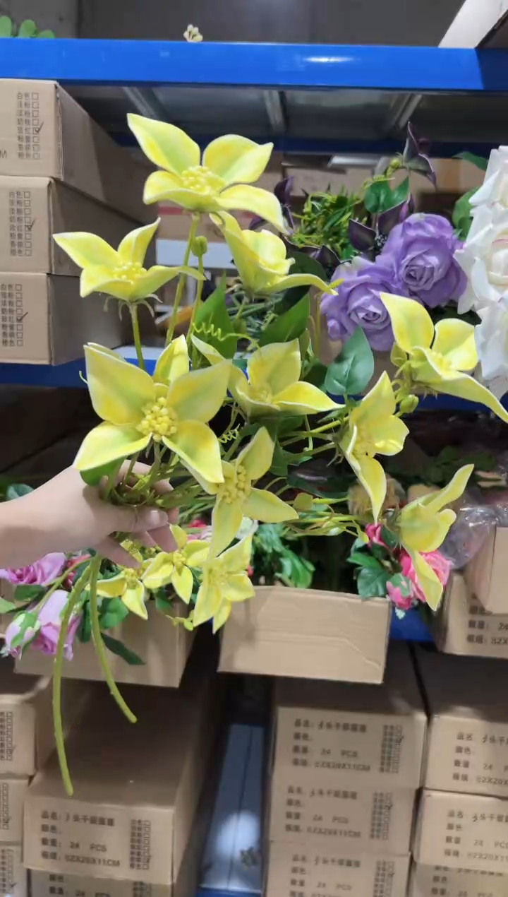 2枝黄色油画百合