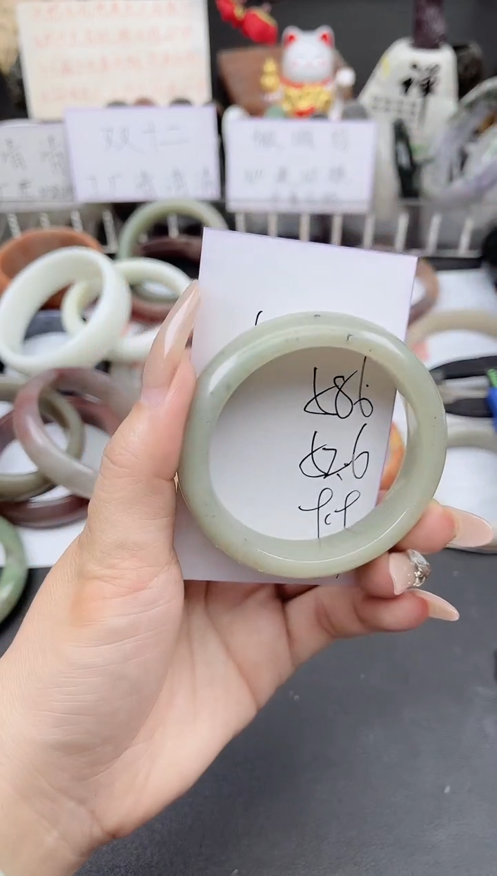 未镶嵌手镯石英质玉586