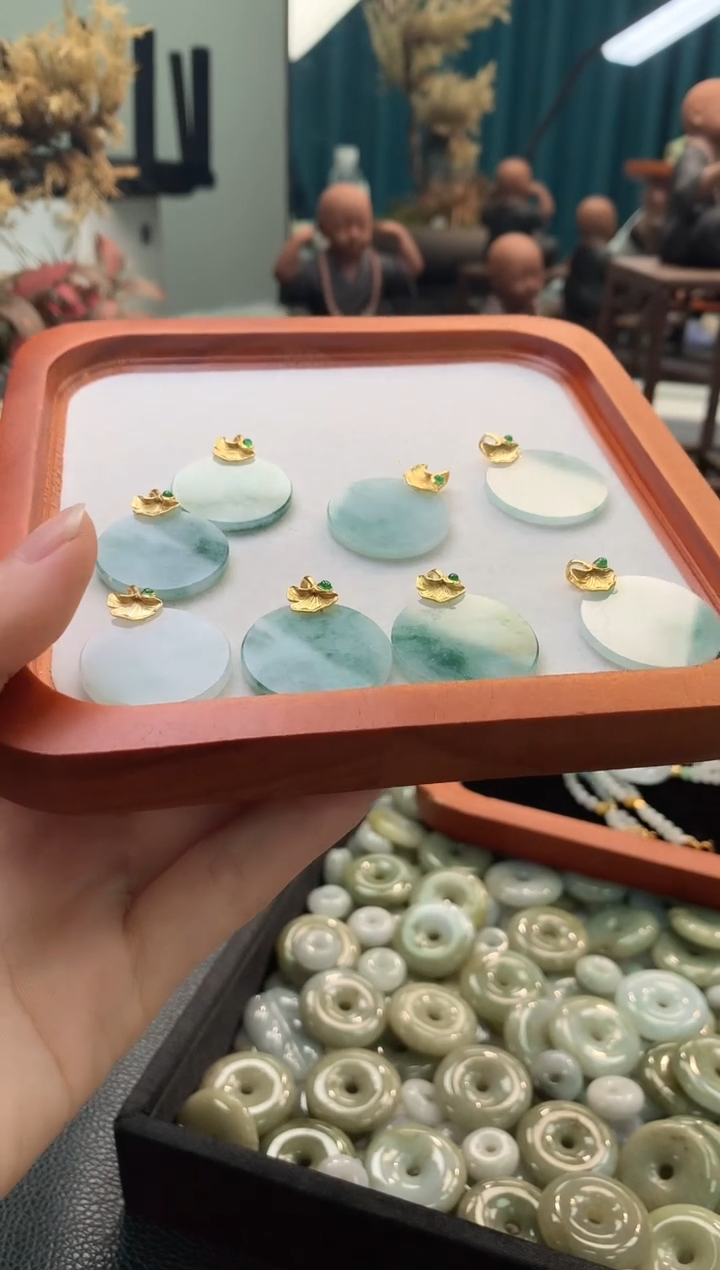 吊坠(不含链)银S925镶嵌翡翠飘花圆牌多样性发一件