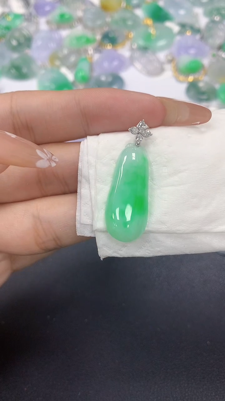 颈饰18K金镶嵌翡翠a货假一赔三支持复检百元上9元证书费自理