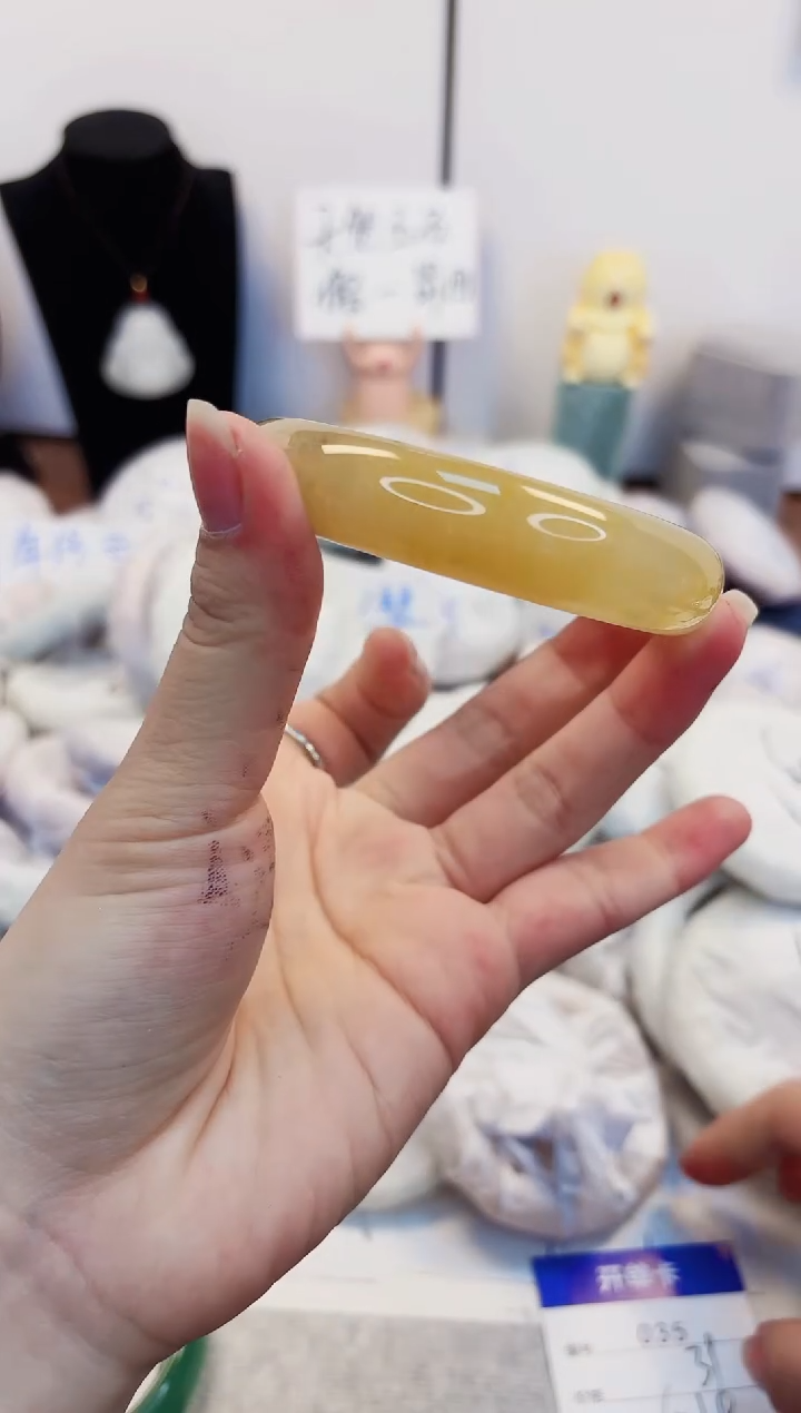 【闪购商品】石英质玉手镯未镶嵌35