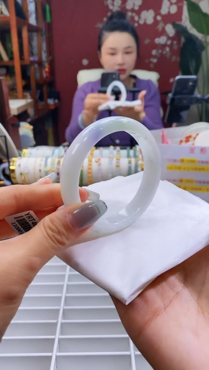 【闪购商品】翡翠手镯未镶嵌41圈口56-58/13.2*7.8