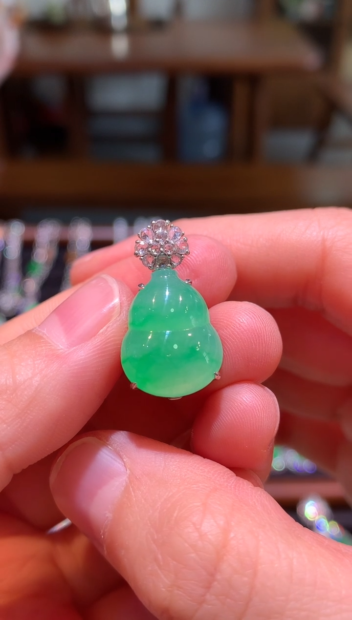 吊坠(赠链)18K金镶嵌翡翠高冰起胶金丝绿胖葫芦吊坠