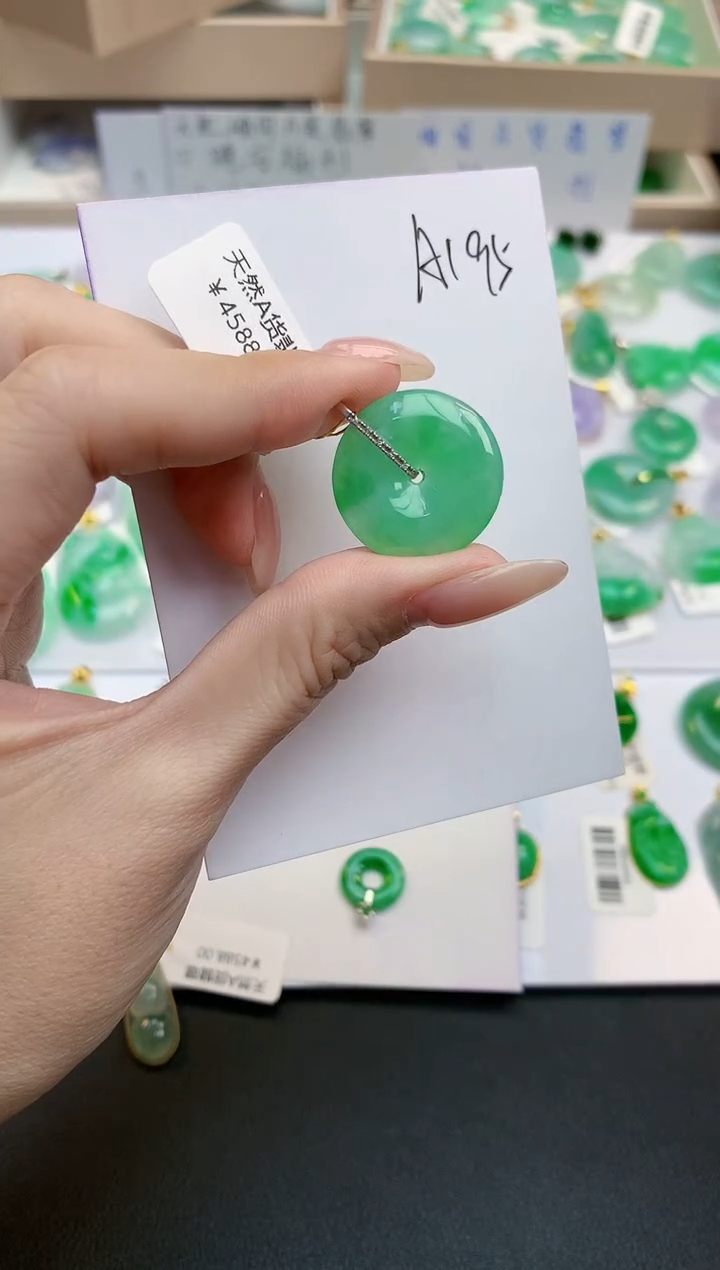 颈饰18K金镶嵌翡翠天然缅甸A货翡翠