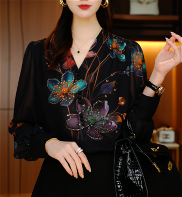 卓曼 新高端印花时尚上衣女显瘦显白百搭减龄气质V24Z205