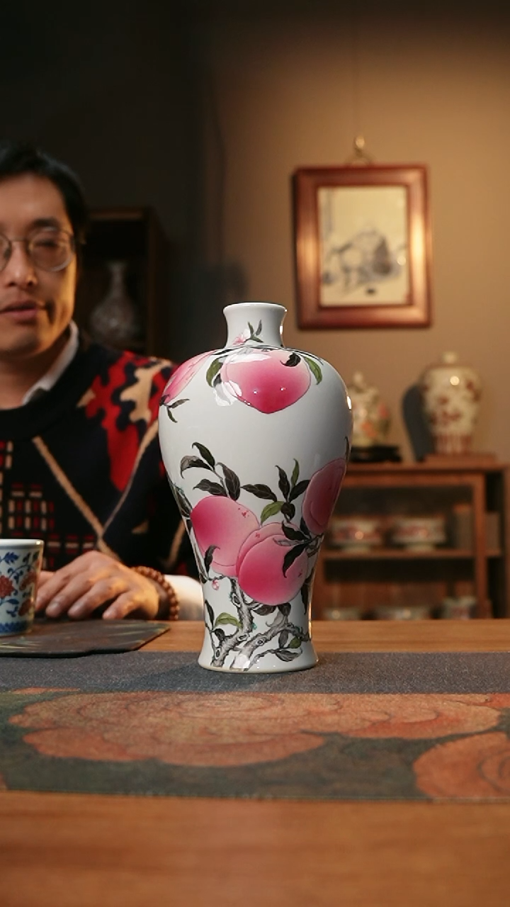 【闪购商品】诗逸瓷话粉彩寿桃梅瓶