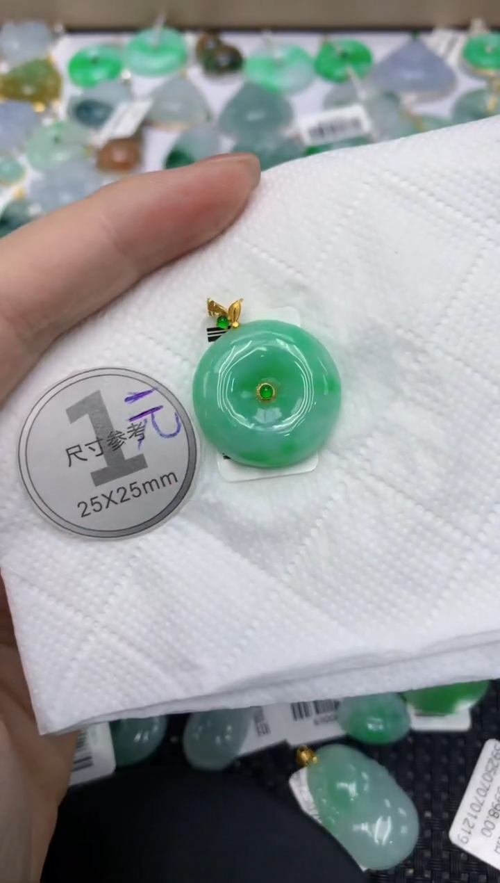 翡翠18K金镶嵌颈饰1111111
