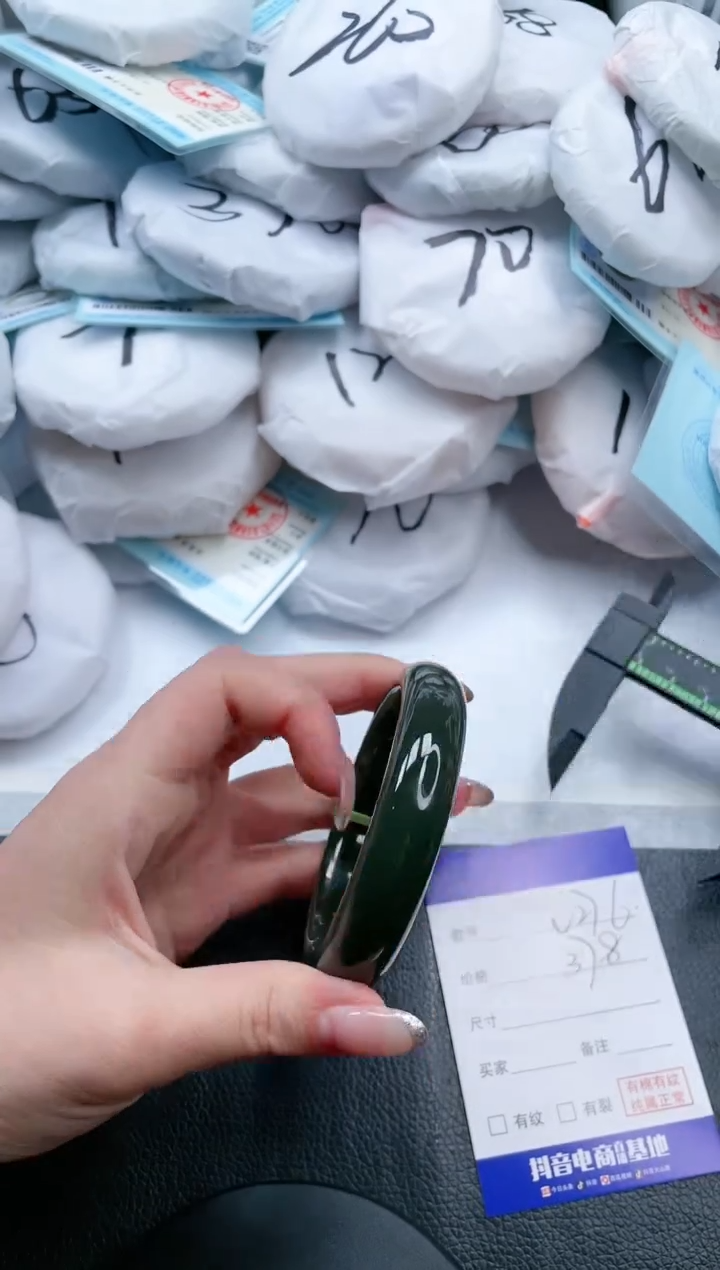 【闪购商品】和田玉手镯未镶嵌14V276-58