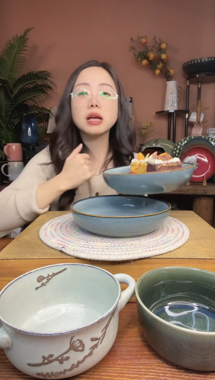 陶瓷8英寸手绘描边深盘 2件 微瑕疵