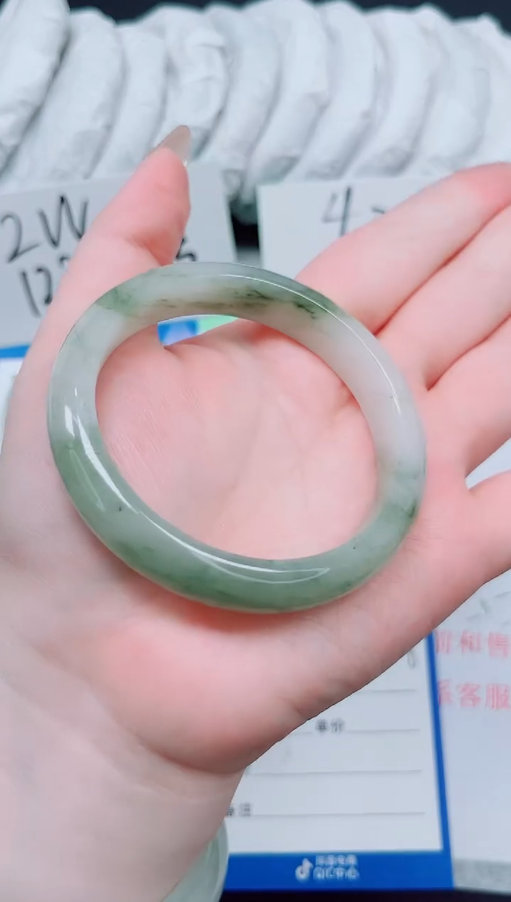 石英质玉手镯未镶嵌126-圈口：56.8