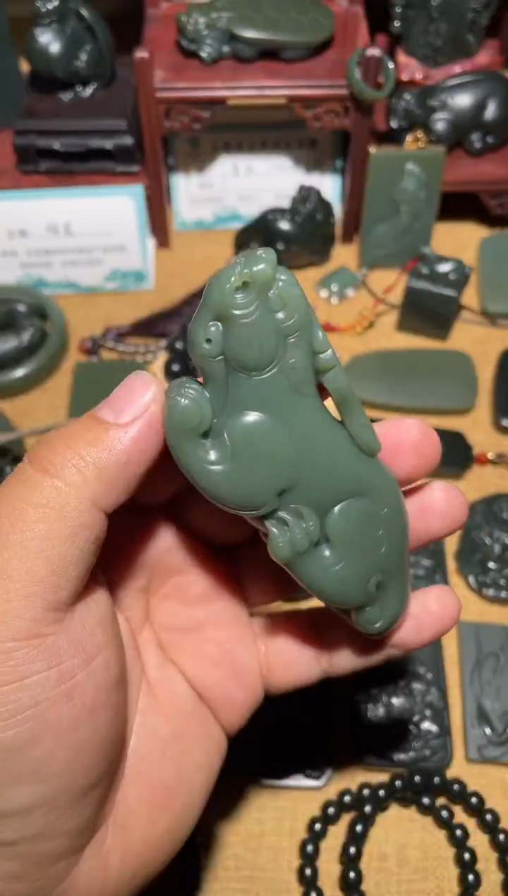 颈饰未镶嵌和田玉（青玉）1