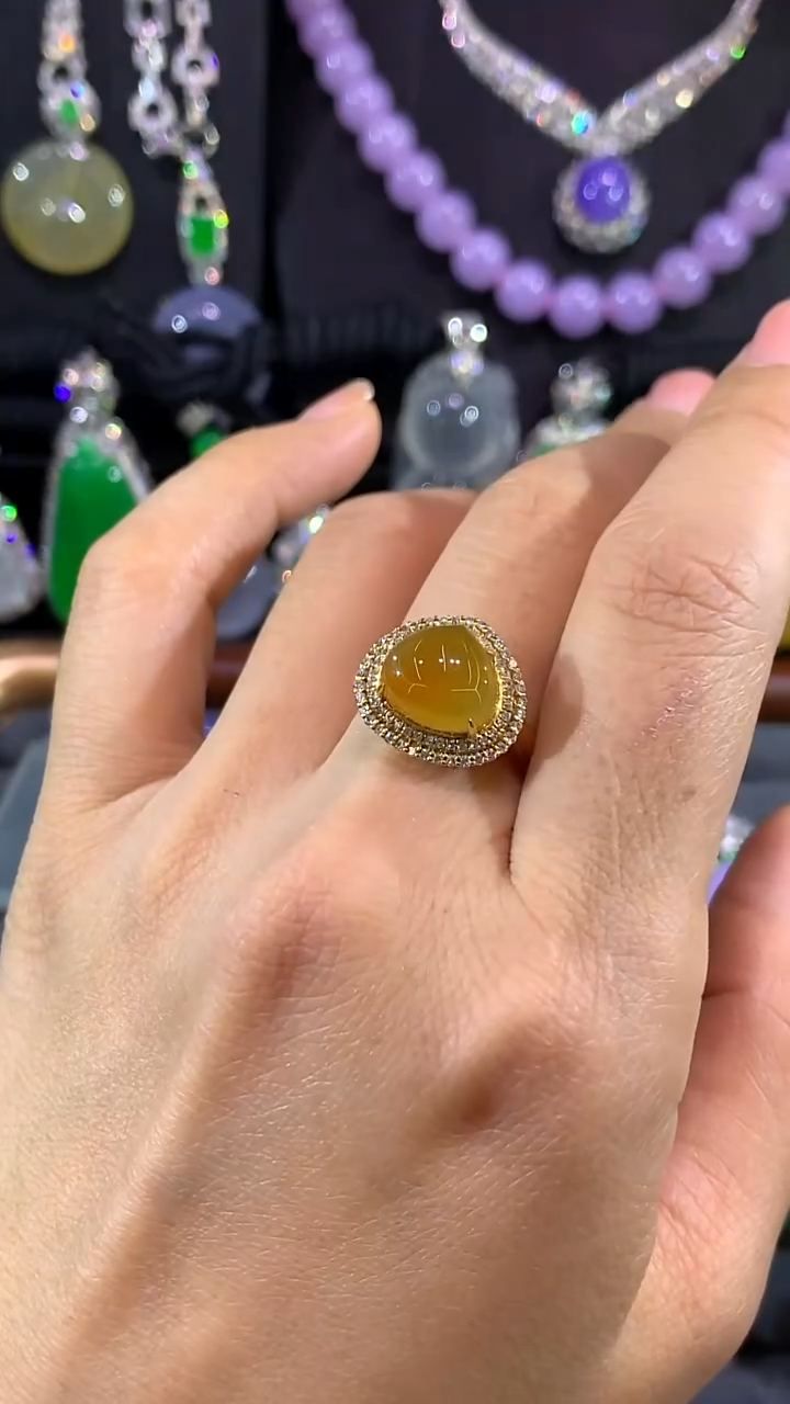 18K金镶嵌戒指翡翠戒指