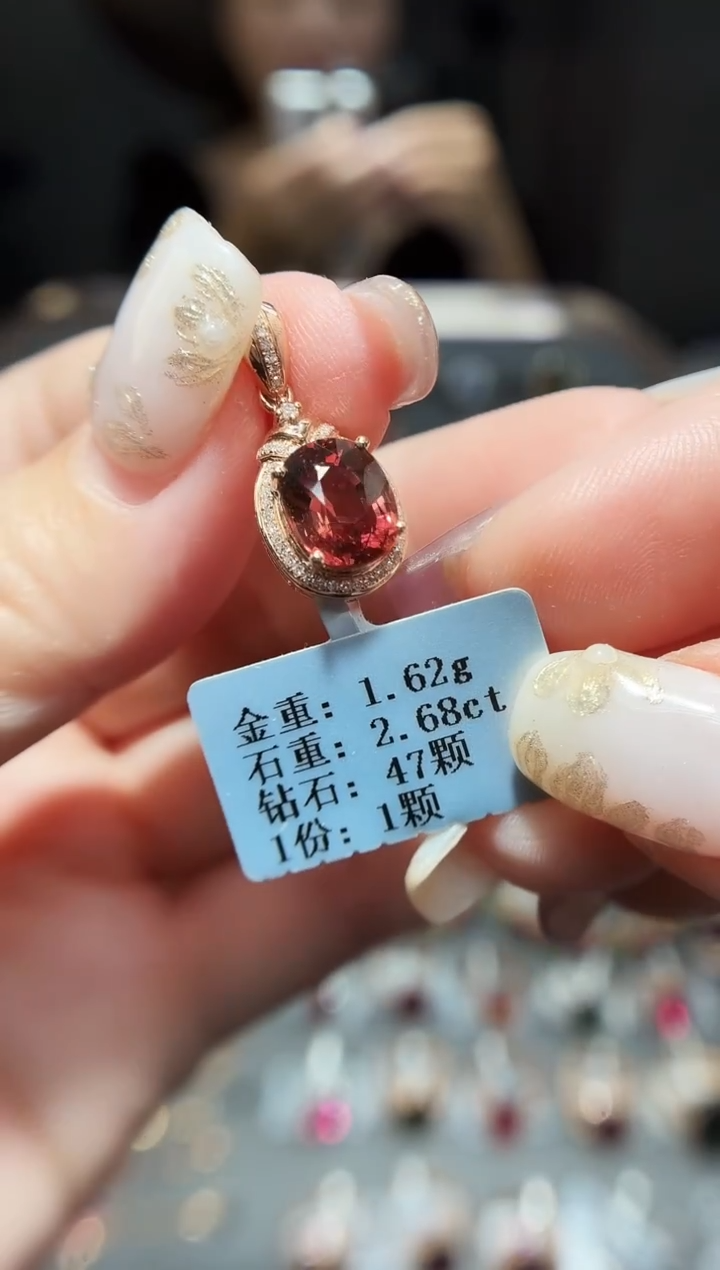颈饰18K金镶嵌碧玺2.68