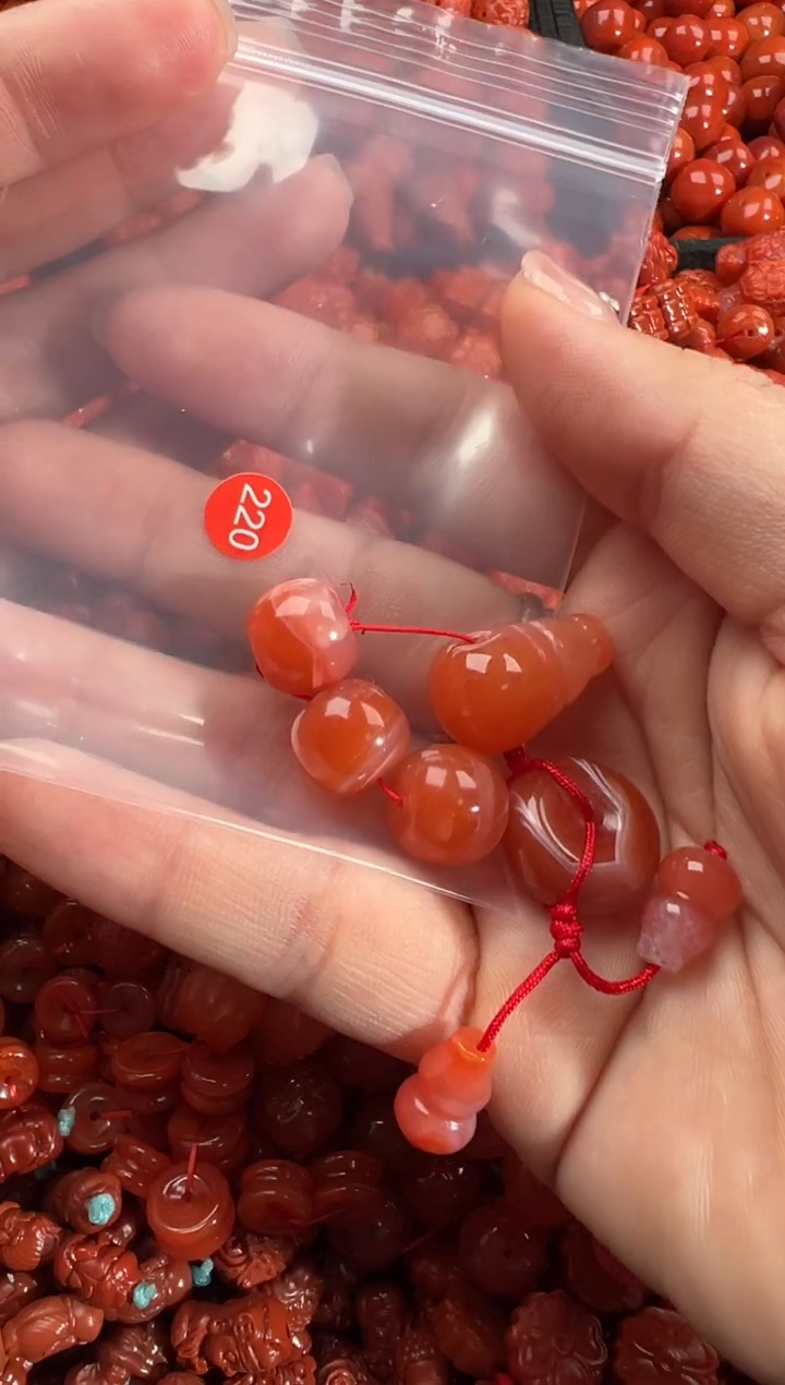 南红玛瑙未镶嵌颈饰1