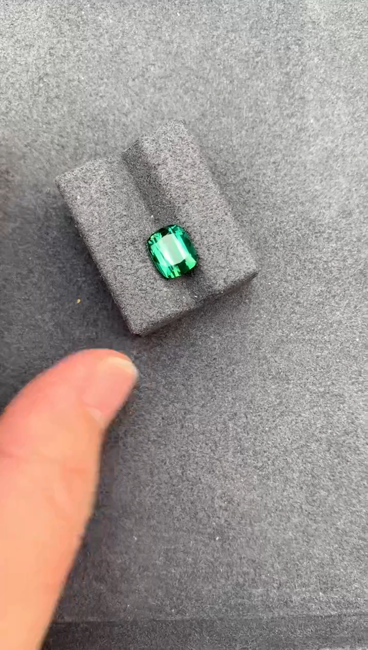 【闪购商品】碧玺裸石未镶嵌2.4ct绿碧玺