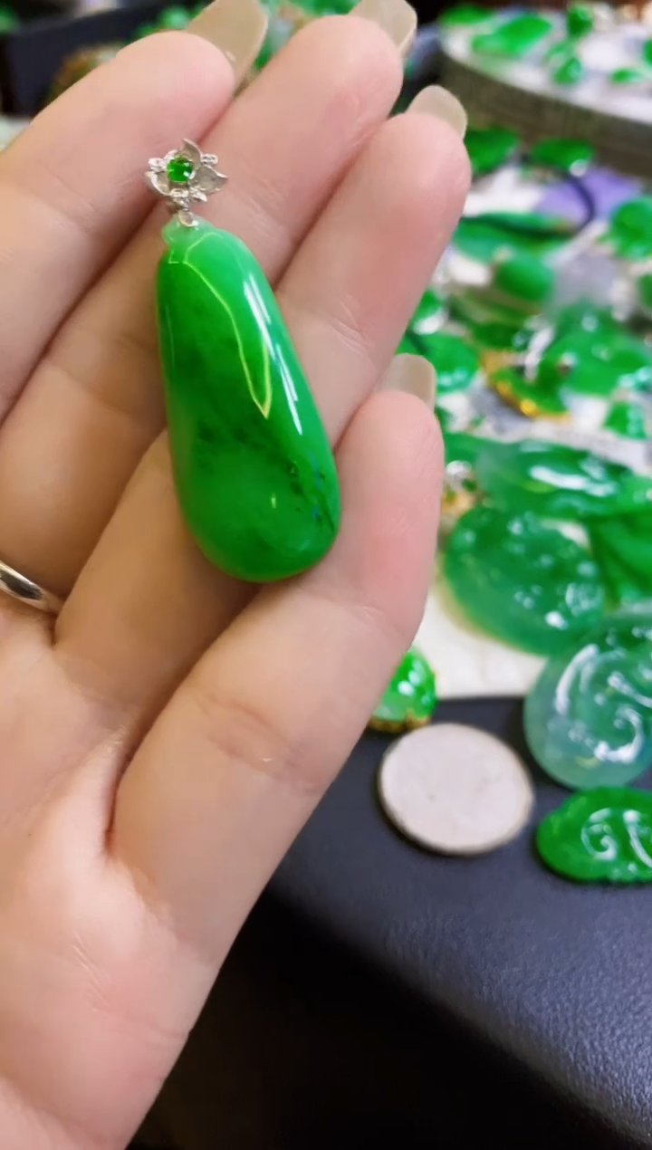 【闪购商品】定制翡翠未镶嵌吊坠