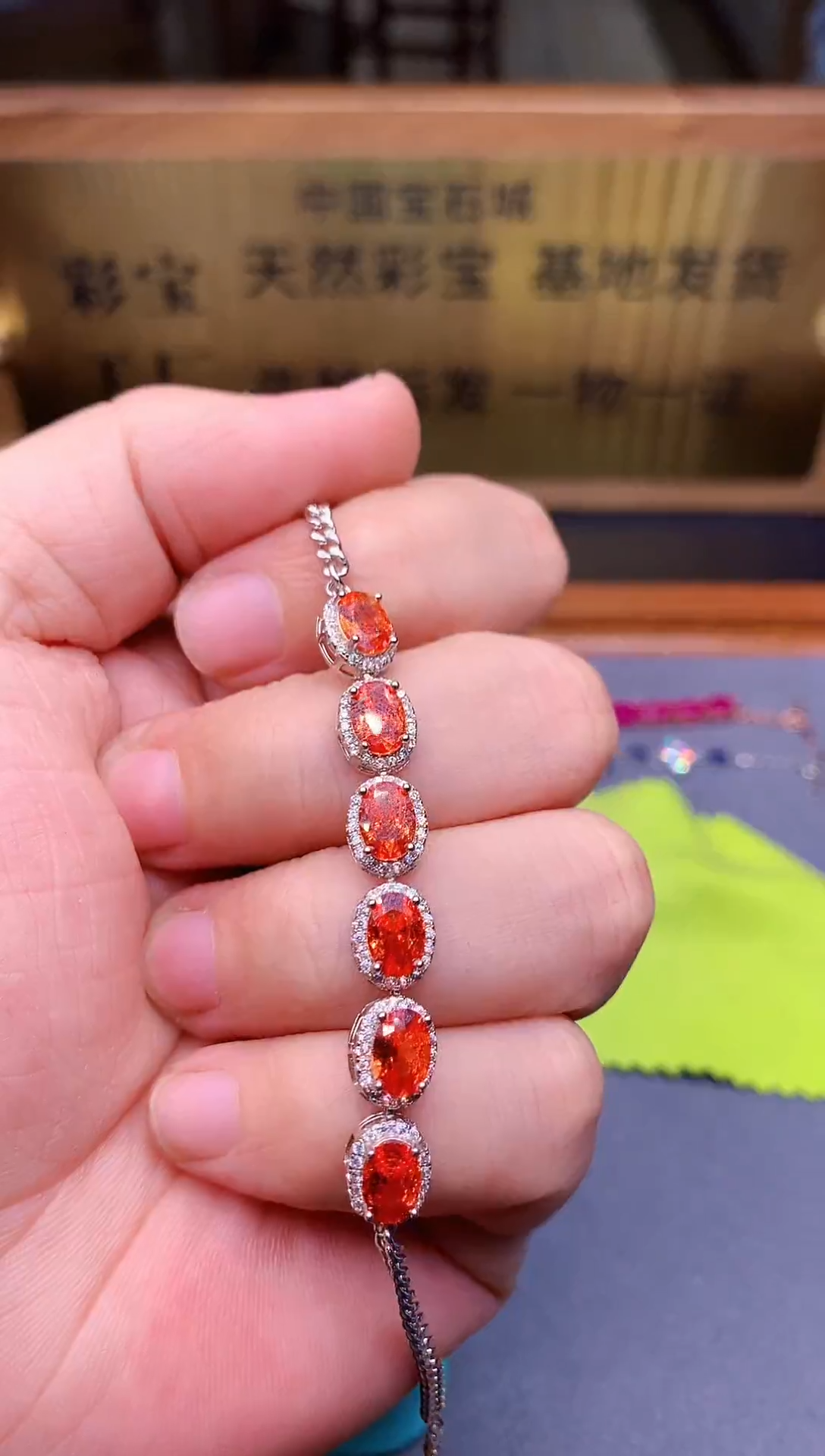 【闪购商品】蓝宝石手链银S925镶嵌........