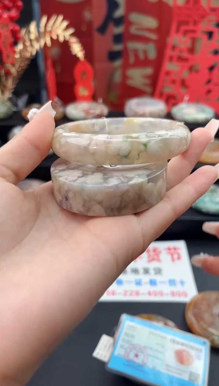 【闪购商品】石英质玉手镯未镶嵌赠送镯心（59圈口）