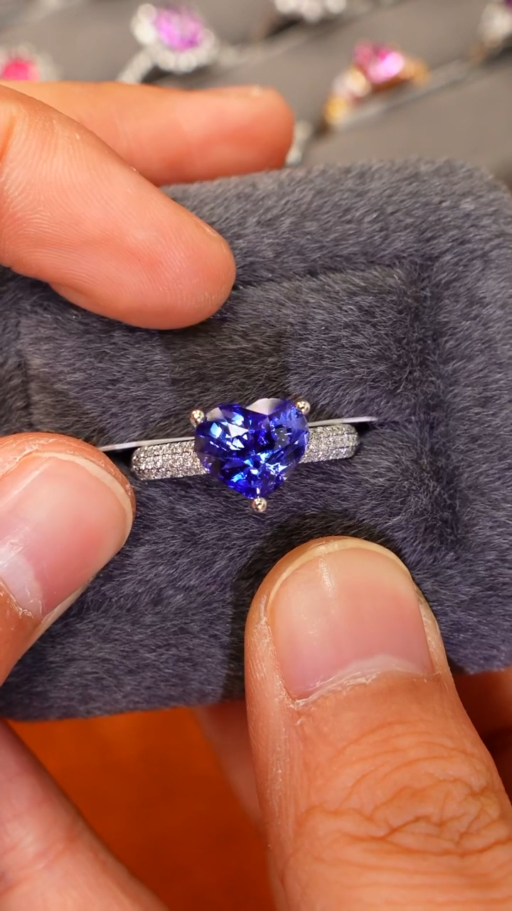 【闪购商品】蓝宝石戒指铂Pt950镶嵌3.34克拉蓝宝石