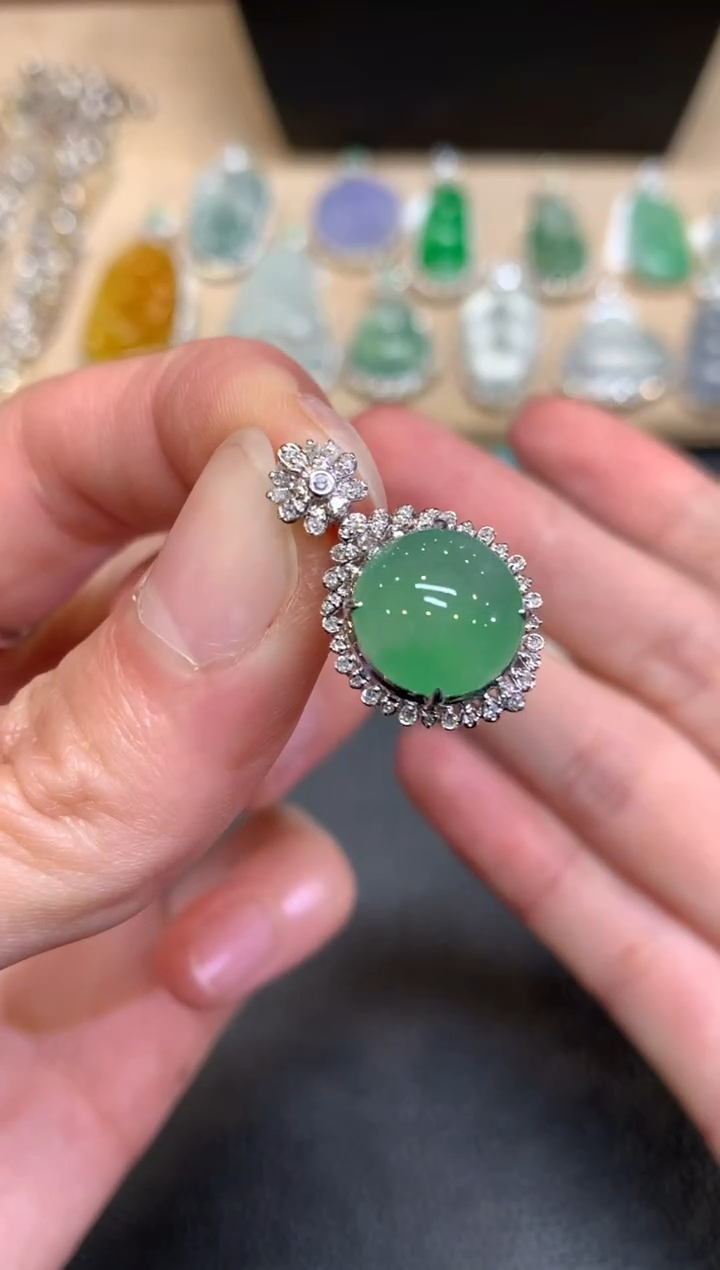 【闪购商品】翡翠颈饰18K金镶嵌蛋面【无服务费】